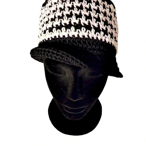 Handmade Crochet Ladies Houndstooth Beanie. main image 4